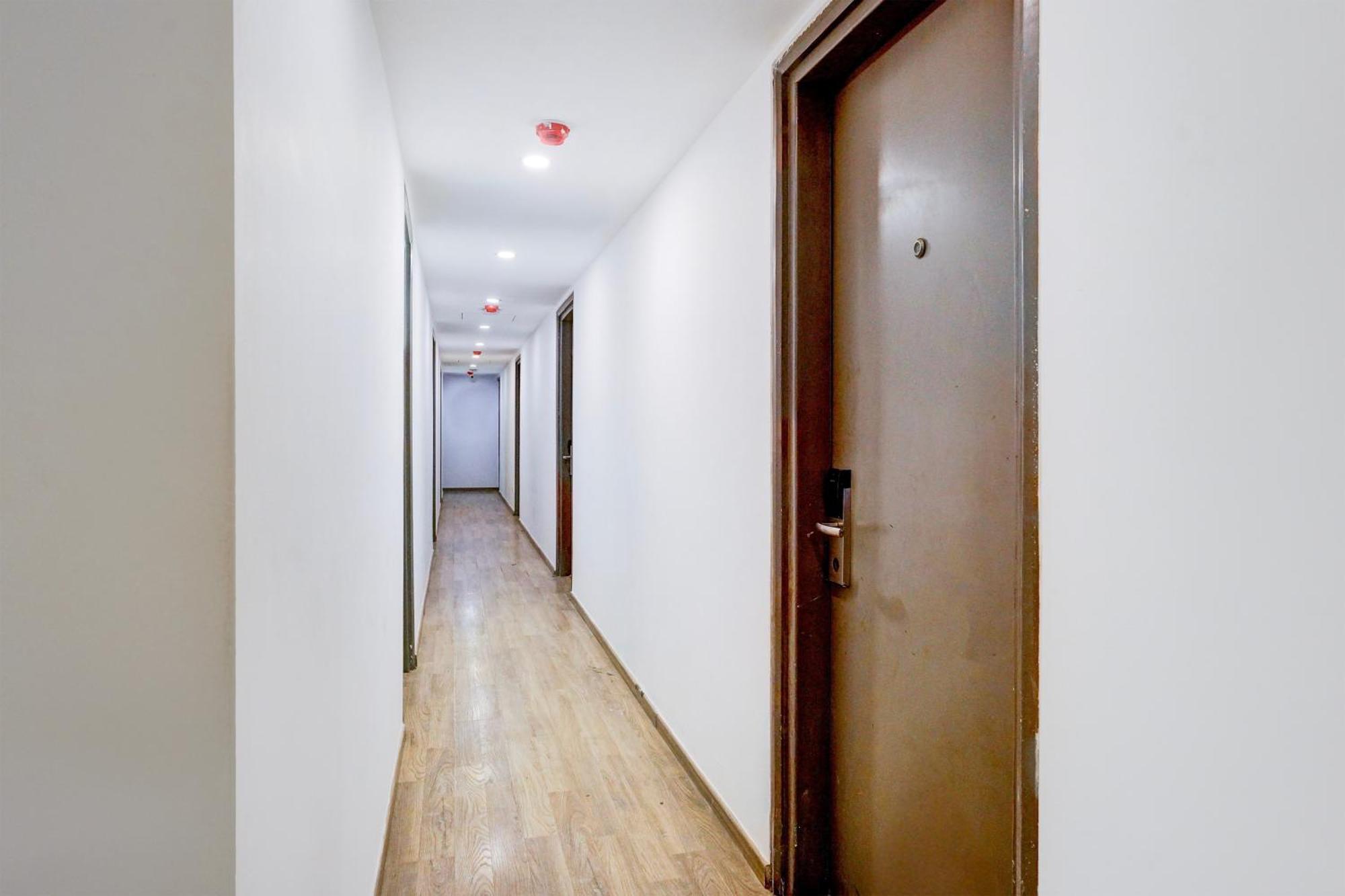 ホテル Townhouse Khar The Habitat ムンバイ エクステリア 写真