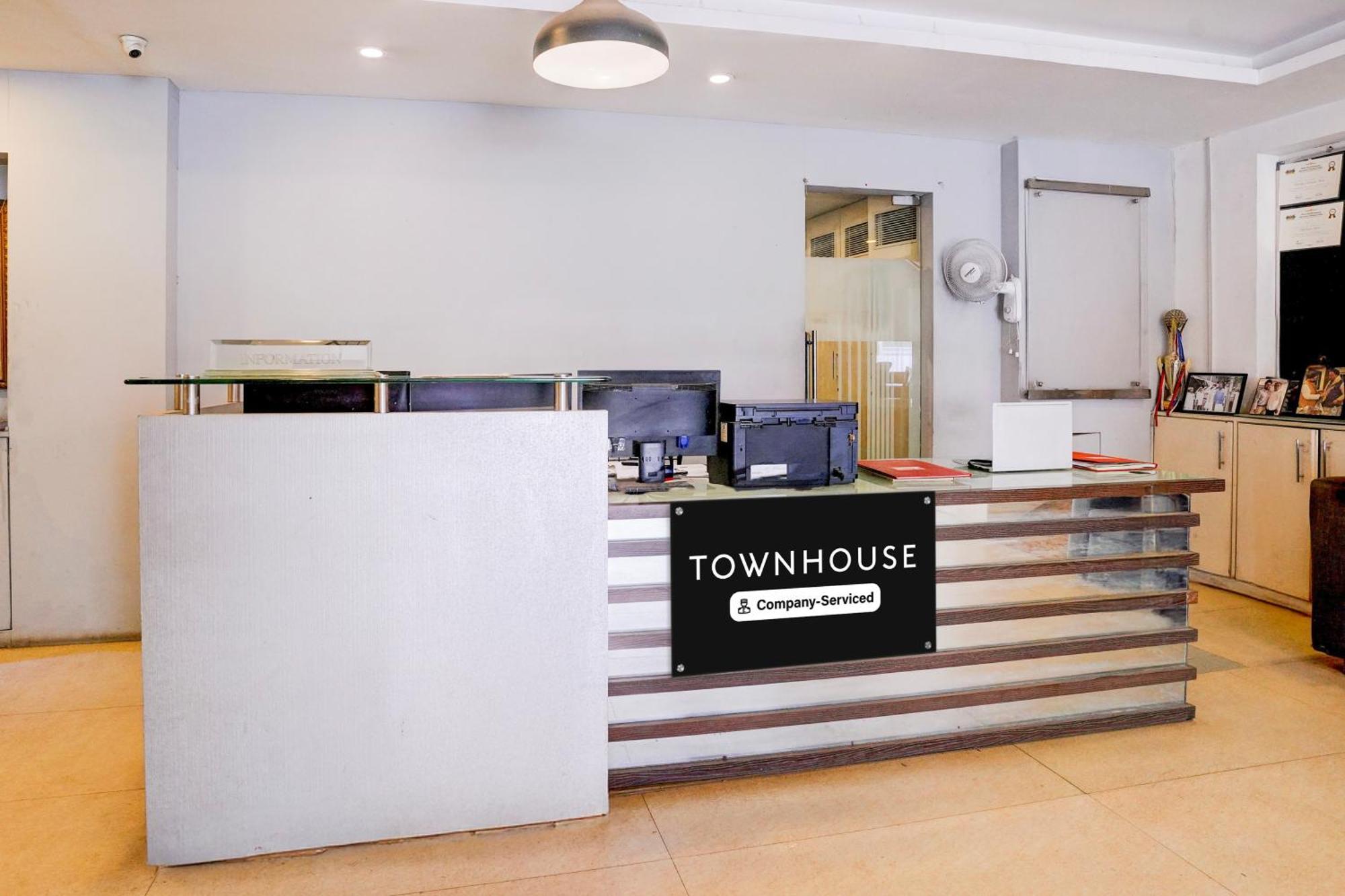 ホテル Townhouse Khar The Habitat ムンバイ エクステリア 写真
